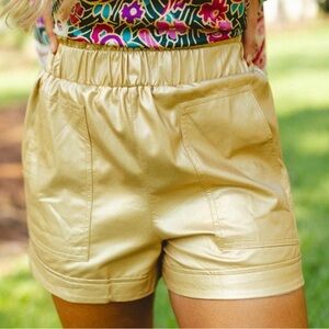 GLAM GOLD FAUX LEATHER BUCKET SHORTS
Size L 10/12- NWT
